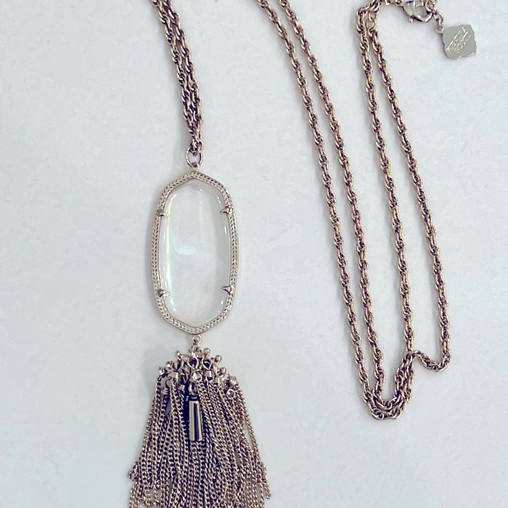 Kendra Scott necklace
